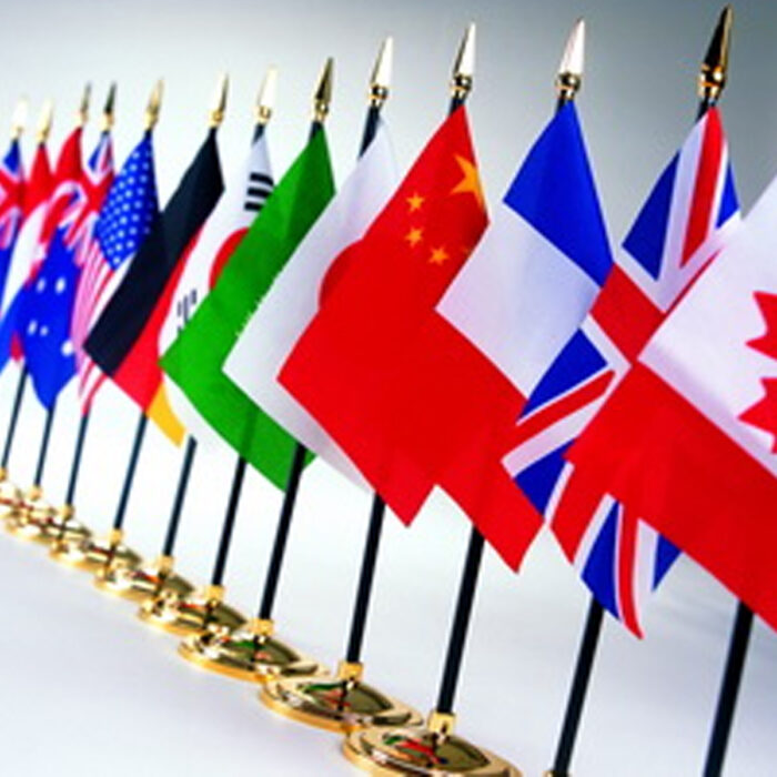 Bordsnationsflaggor, anpassningsbara för evenemang eller internationell representation.