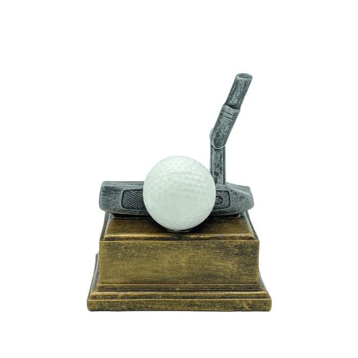 Golf-tematiserad sporttrofé 'Golf 108-A', detaljrik design med golfklubbor och bollar.