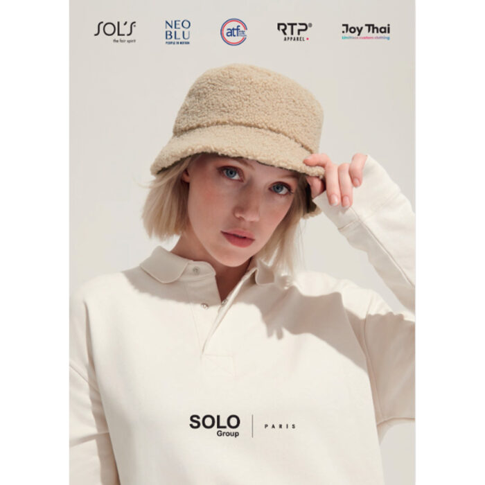 Omslag för 'SOLO Group' katalog, visar ett sortiment av produkter, ren och professionell layout.