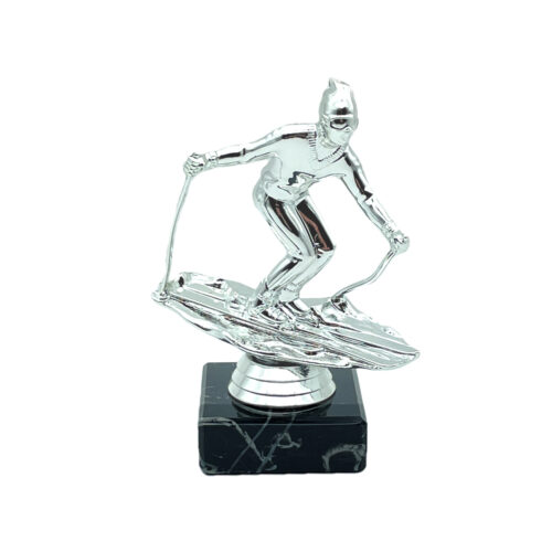 Skid-tematiserad sporttrofé, detaljrik design med skidor eller skidrelaterade element.
