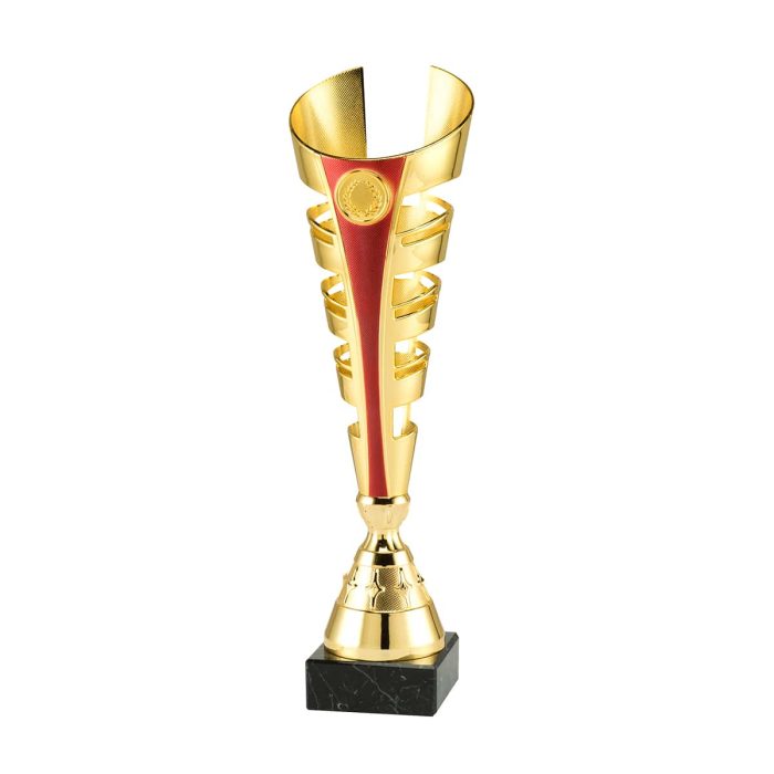 Guldpokal med röd detalj och svart marmorsockel